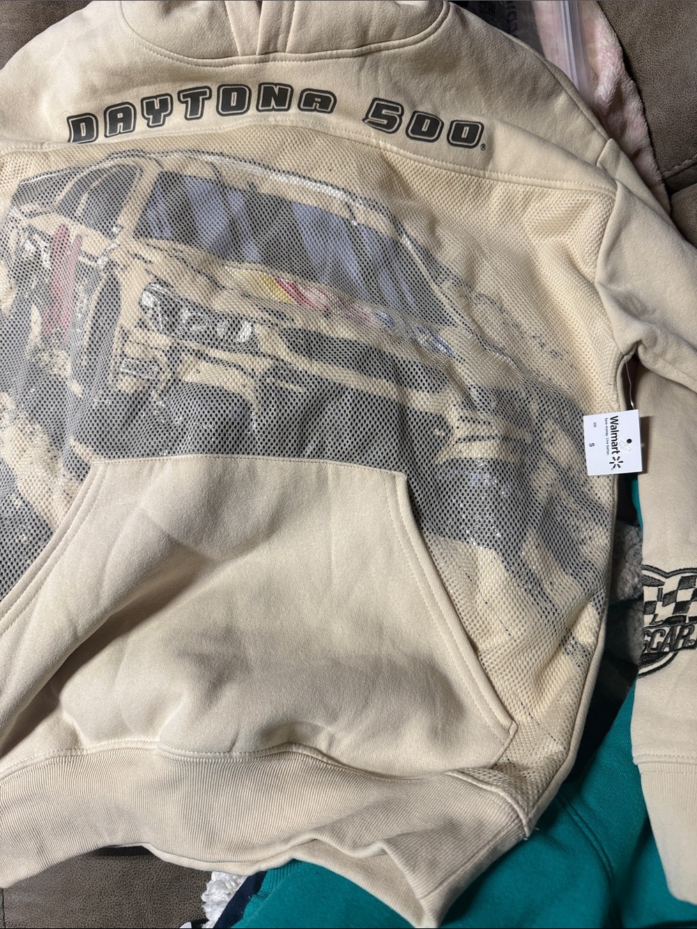 Nascar Daytona 500 Beige Pullover Hoodie with Race Car Graphic